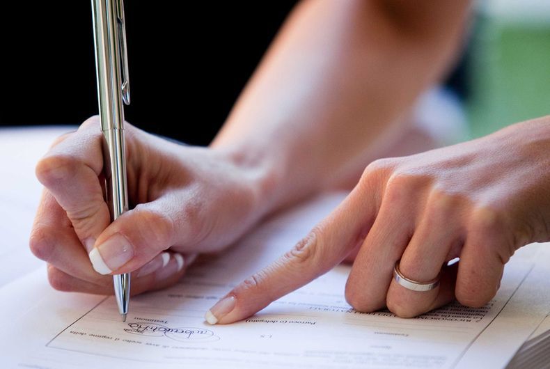 Raccolta firme, proposta di referendum per l'abrogazione del finanziamento pubblico ai giornali.